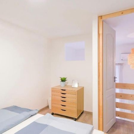 2 Bedroom Flat In Nyar Str., Boutique บูดาเปสต์ ภายนอก รูปภาพ