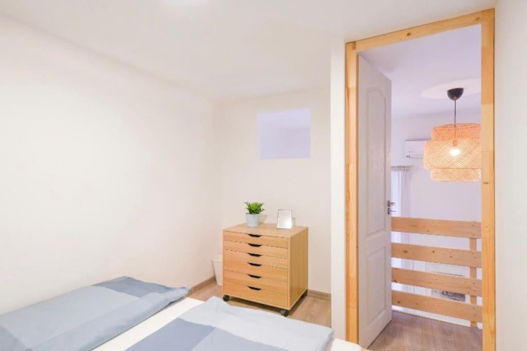 2 Bedroom Flat In Nyar Str., Boutique บูดาเปสต์ ภายนอก รูปภาพ