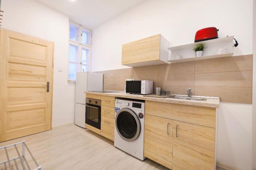 2 Bedroom Flat In Nyar Str., Boutique บูดาเปสต์ ภายนอก รูปภาพ